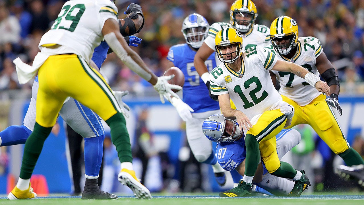 Lions' Aidan Hutchinson's mom unleashes troll on Aaron Rodgers