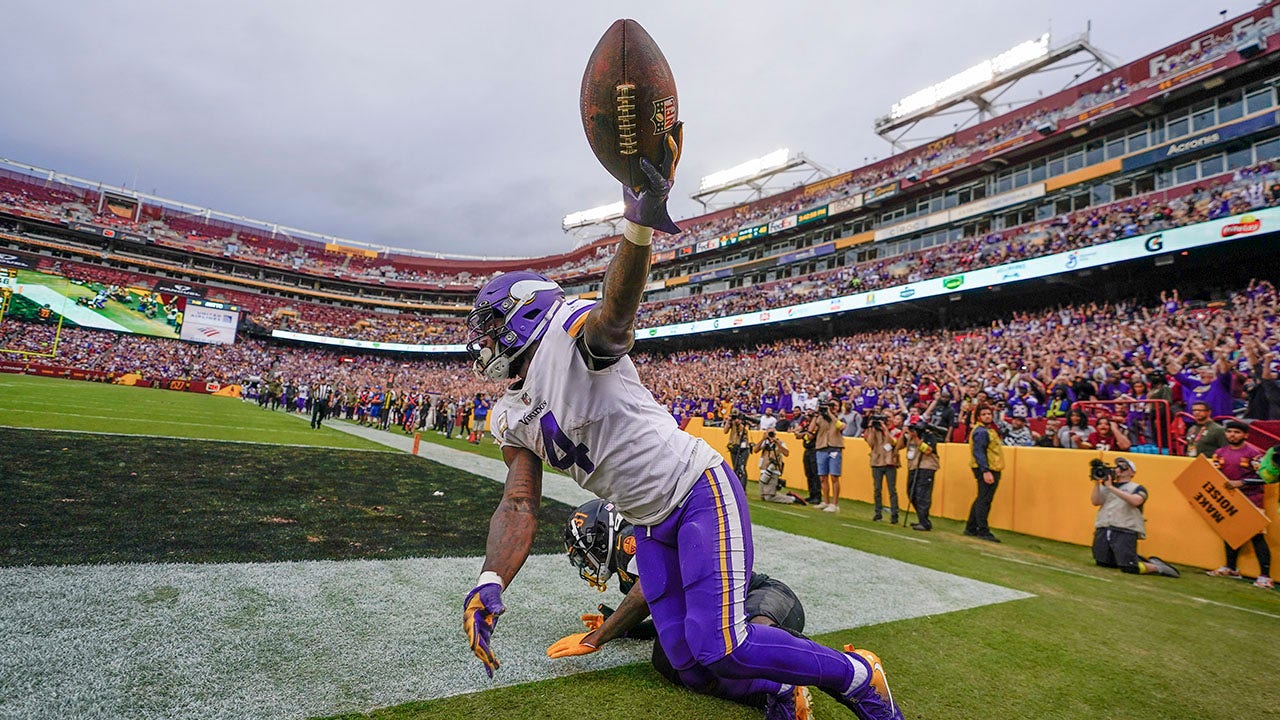 Vikings vs. Commanders: Minnesota leads 7-3 at halftime