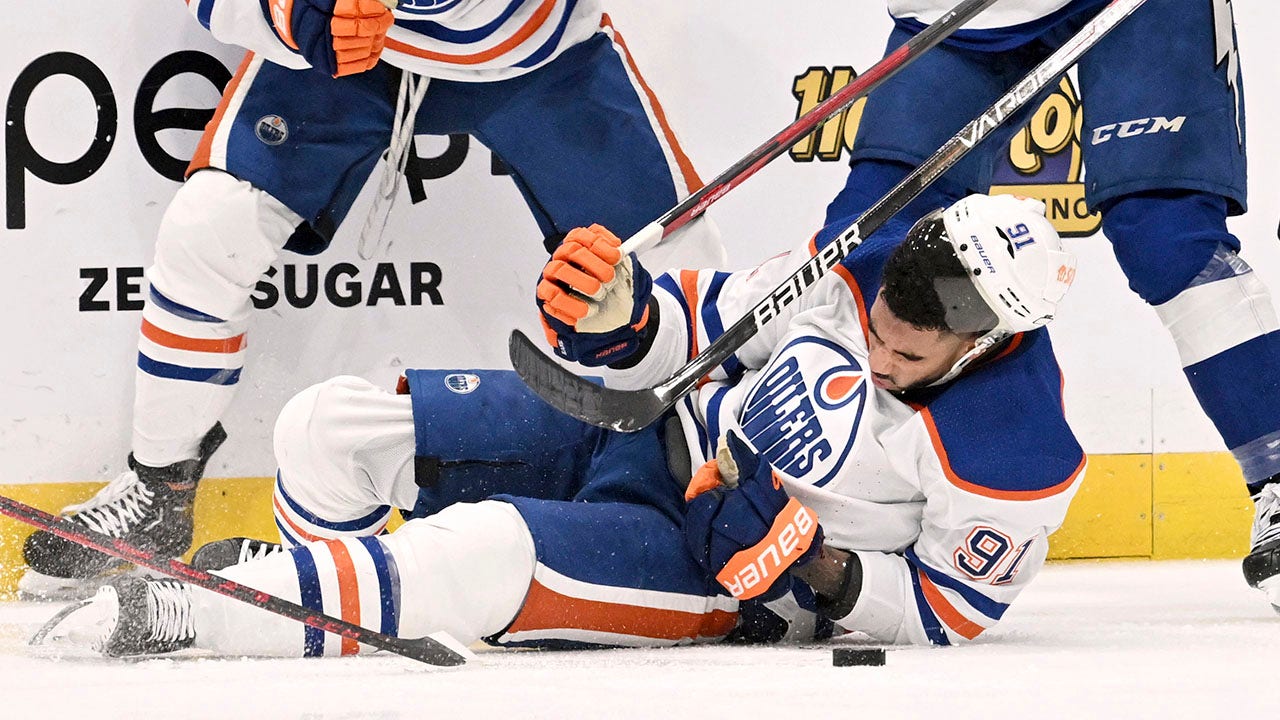 Oilers' Evander Kane suffers scary laceration to wrist, taken to