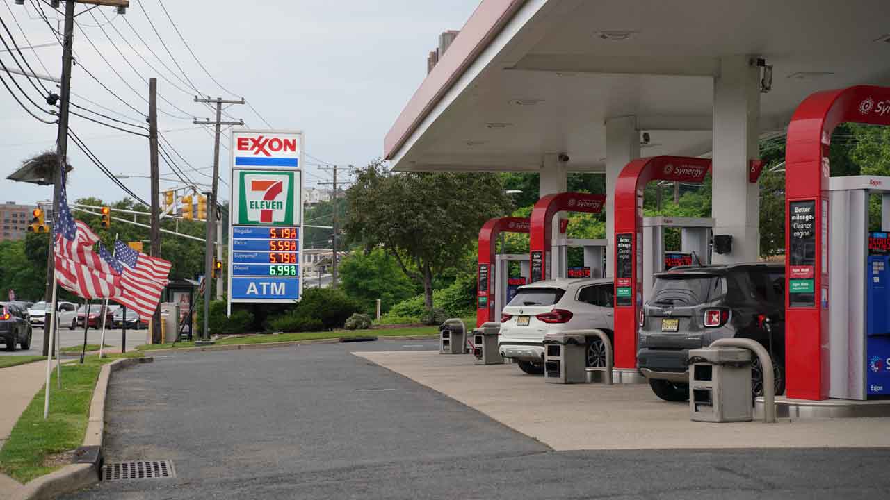 Gas prices rise in New Jersey, remain flat across nation as price of oil continues to fluctuate