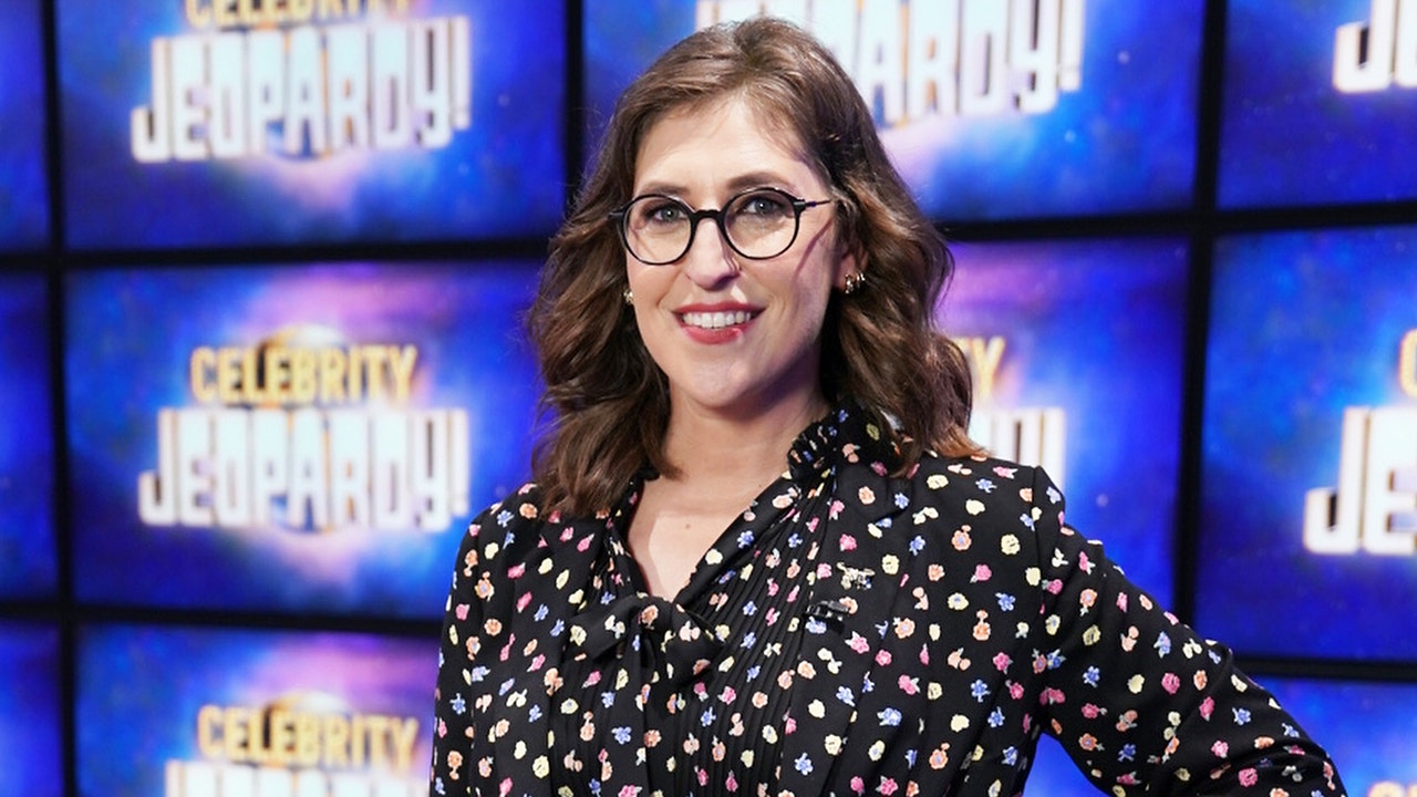 Mayim Bialik talks preparing to host 'Jeopardy!' and her relationship with co-host Ken Jennings | Fox News