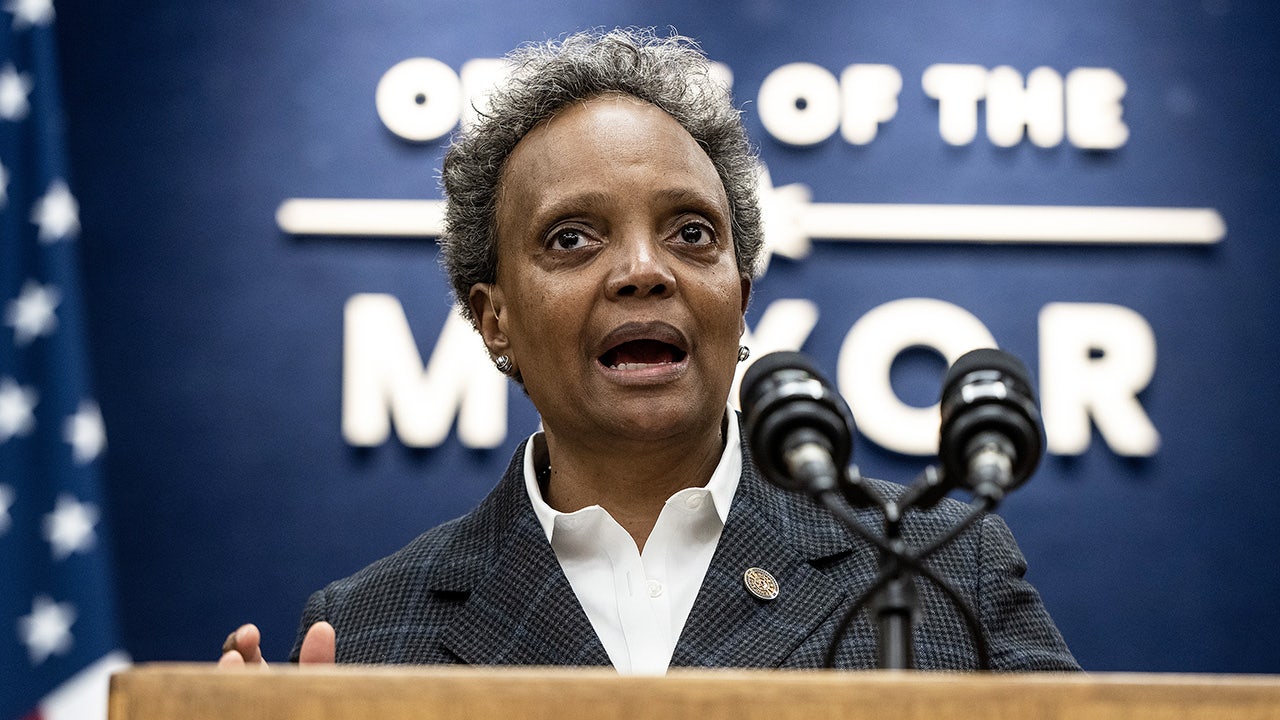 Chicago Mayor Lori Lightfoot suggests street vendors ditch cash to combat crime