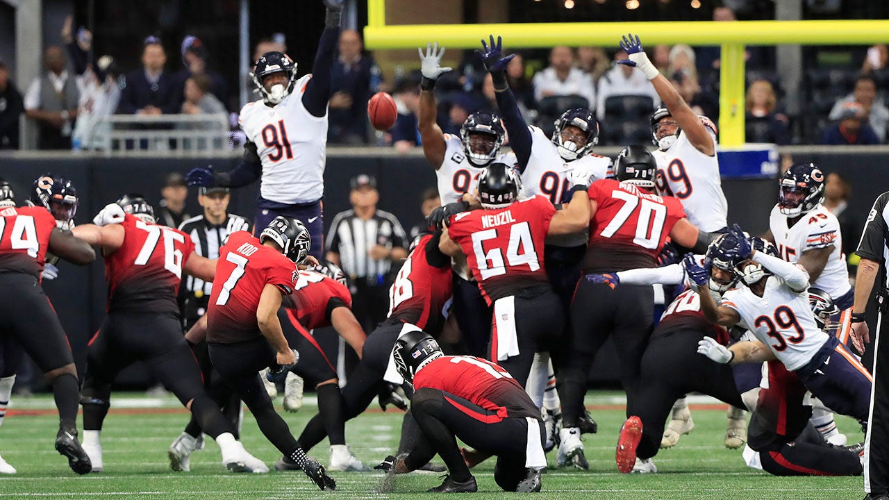 Atlanta Falcons kicker Younghoe Koo (7) walks on the field before an NFL  football game between