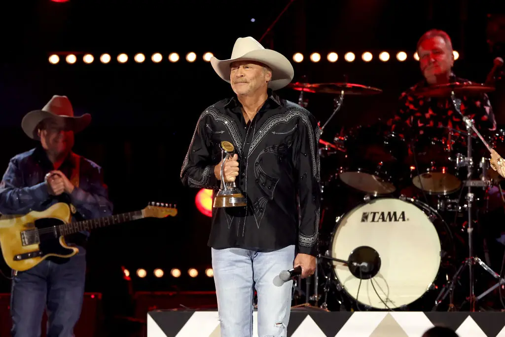 Alan Jackson receives CMAs lifetime achievement award, thanks wife of 42 years: 'Lived the American dream'
