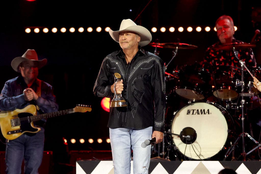 Alan Jackson recibe el premio a la trayectoria de CMA, gracias a su