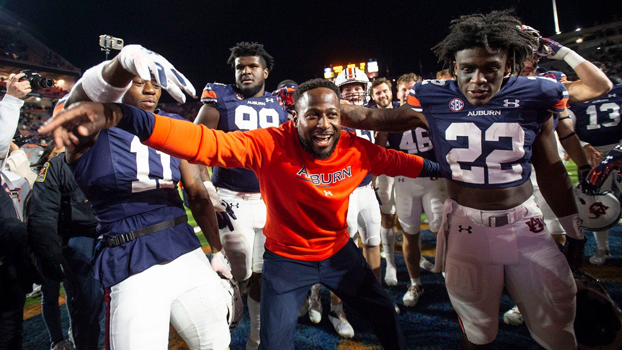 Cadillac Williams to remain on Hugh Freeze's staff as associate head coach  | Fox News