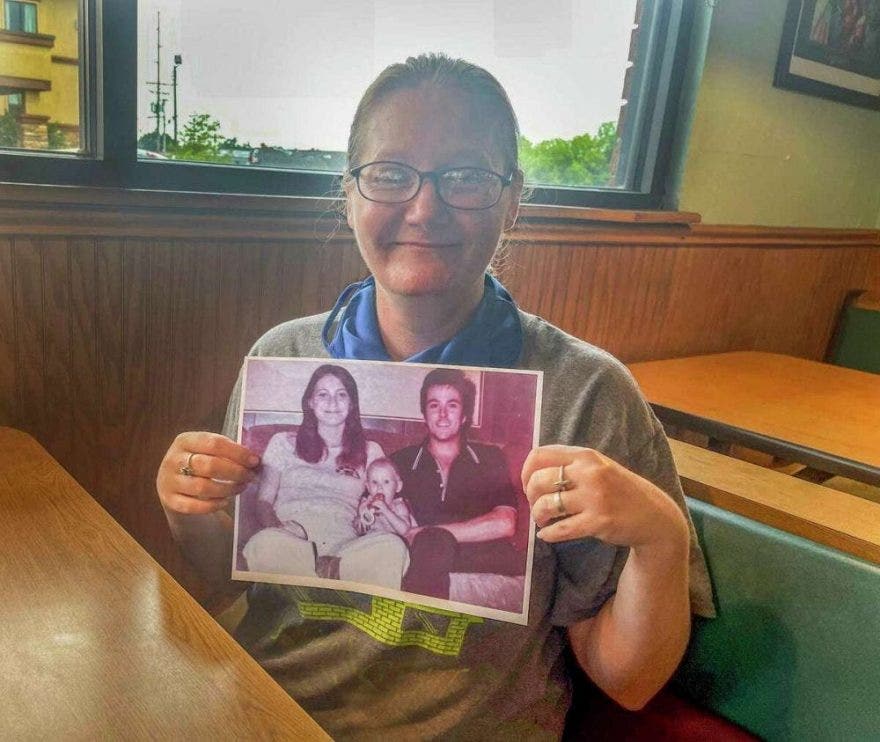 Holly Marie Clouse with photo of parents Dean and Tina