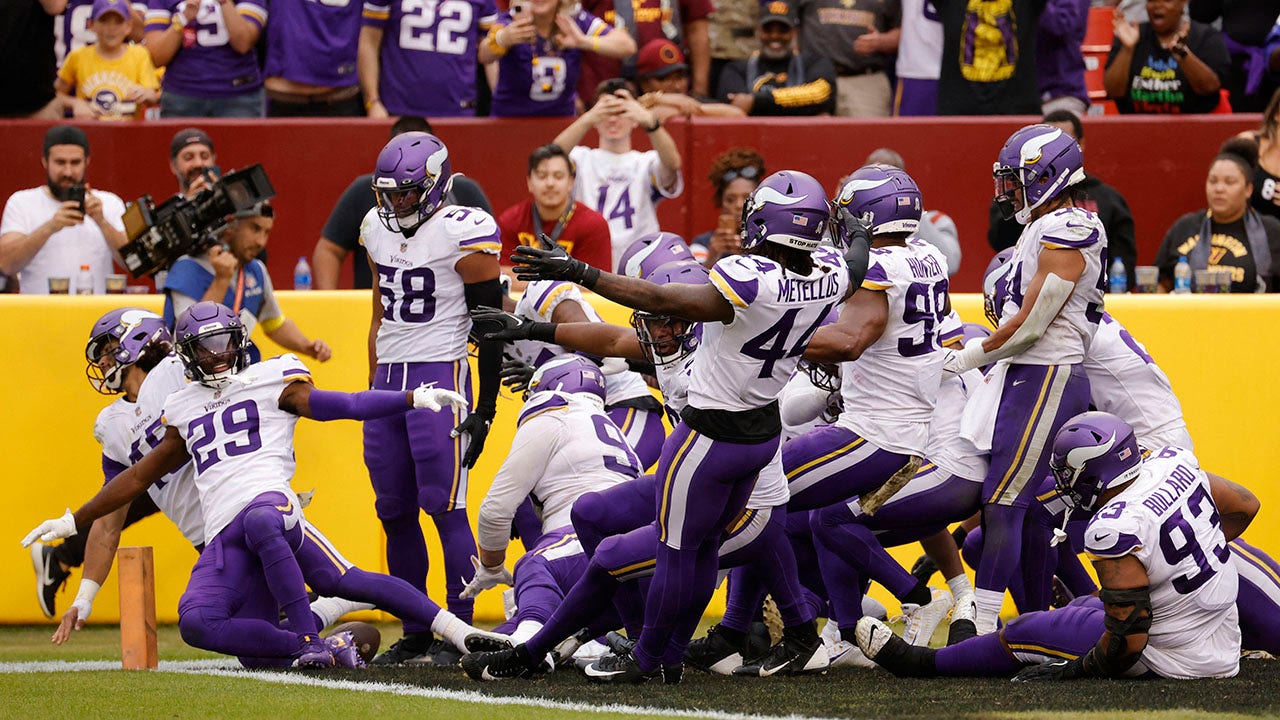 Vikings perform nifty bowling celebration after Harrison Smith's