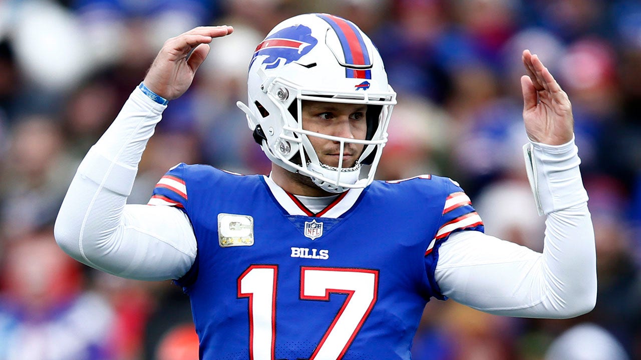 Bills' Josh Allen blames media for overblowing Stefon Diggs situation last  month