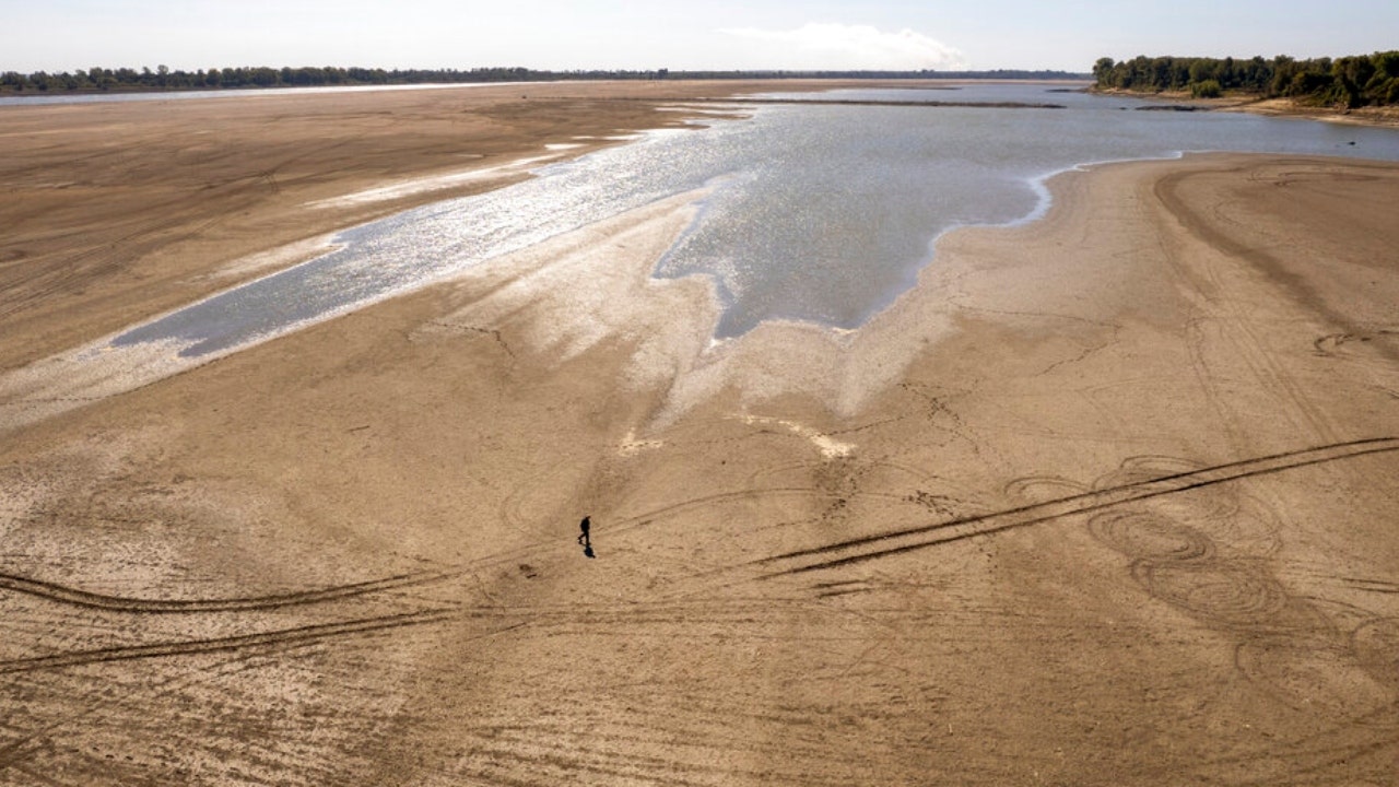 Mississippi River water levels plummet due to drought, exposing