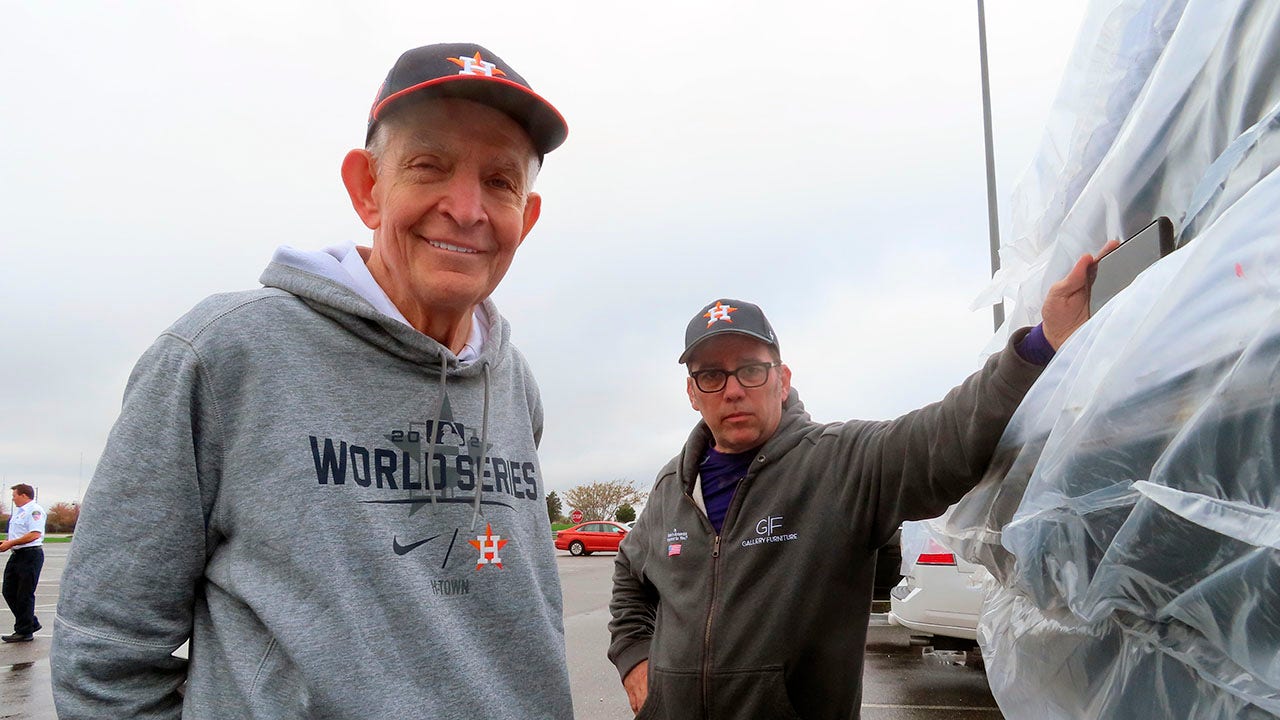 Mattress Mack throws out first pitch before Game 6 of World Series