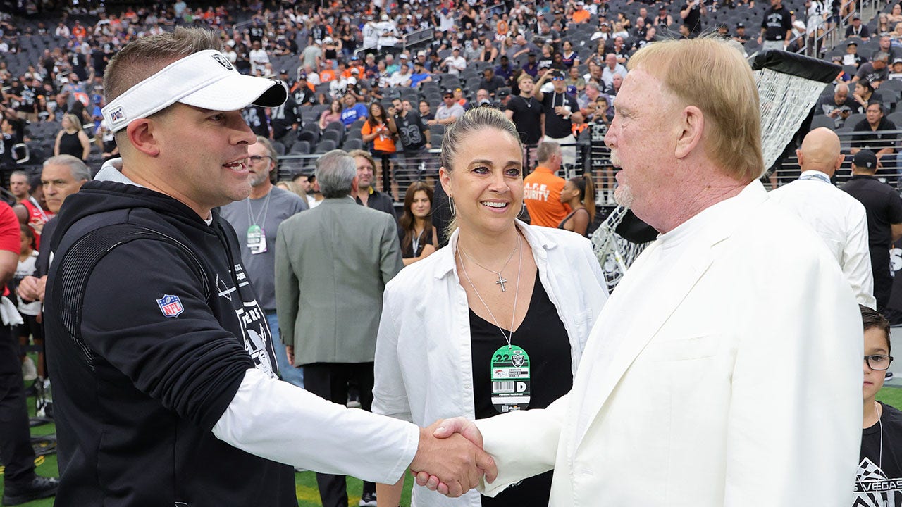 Josh McDaniels shows up for news conference, officially named Raiders coach