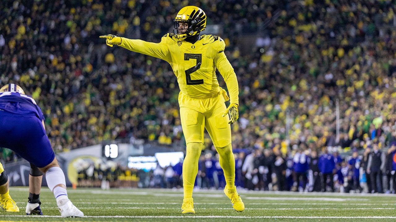 Oregon player punches Oregon State fan after devastating loss – Fox News