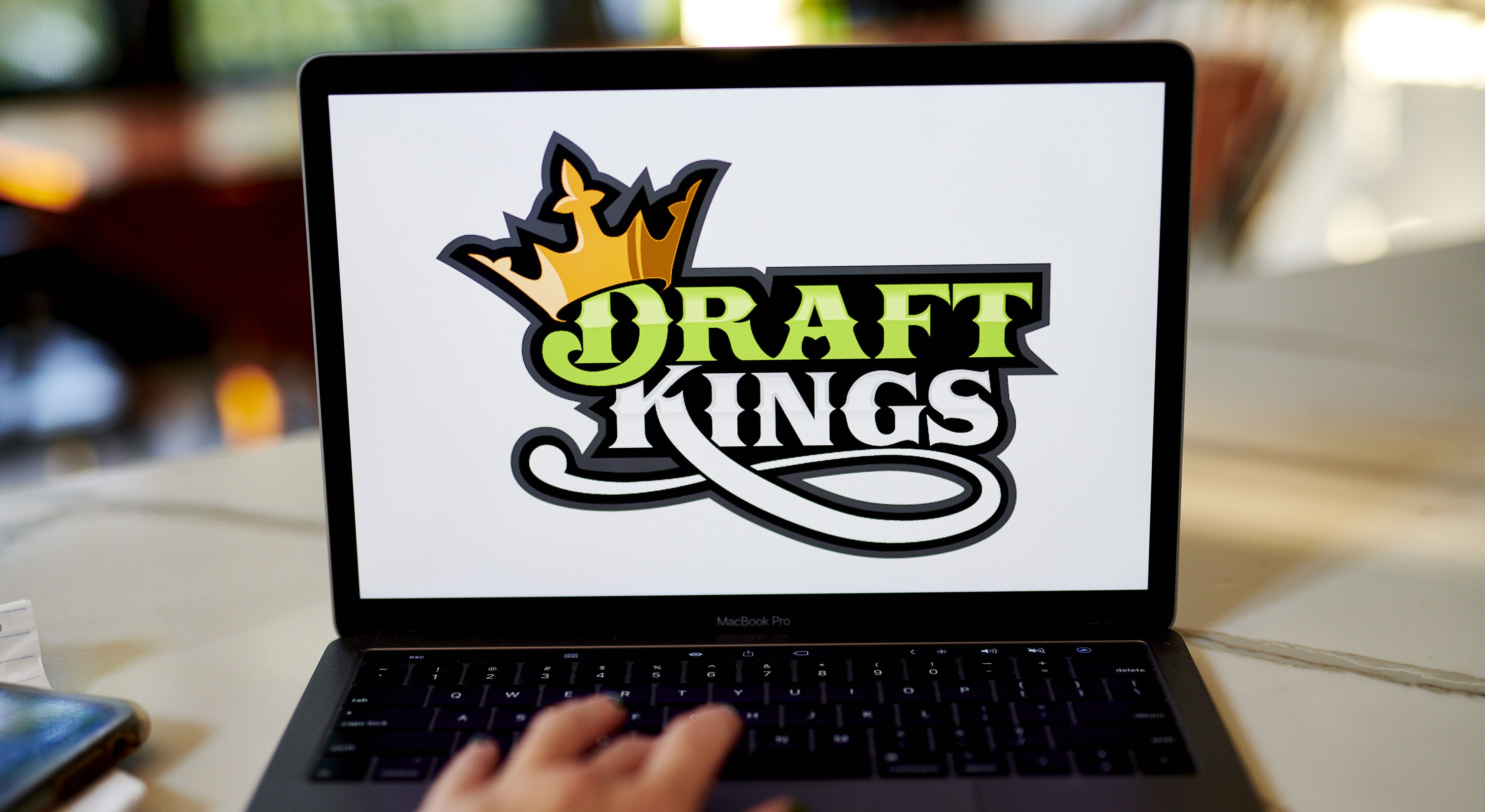 DraftKings reveals theory behind users being hacked, says nearly 0,000 in funds affected