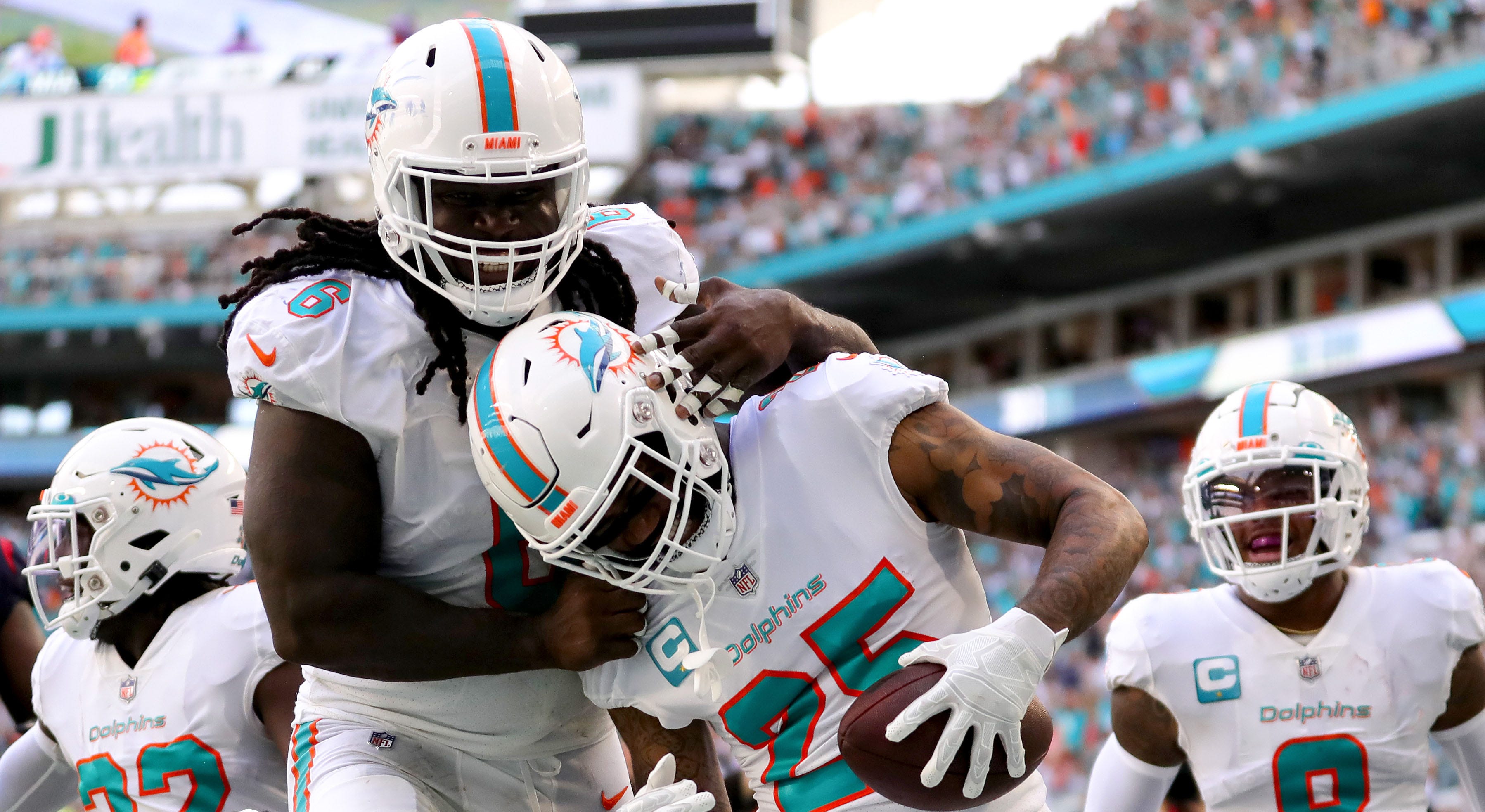 Dolphins drop 30 points on Texans in first half, win fifth straight game