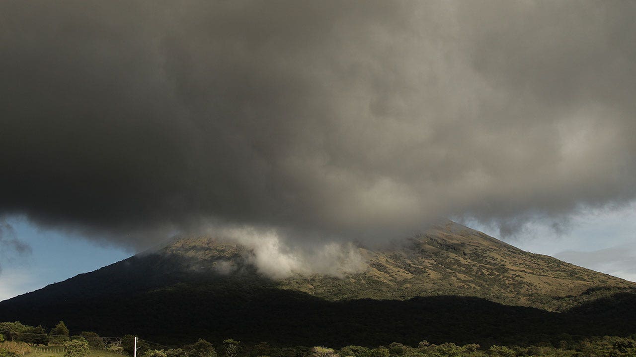 Chaparrastique volcano in El Salvador erupts, local municipalities on alert