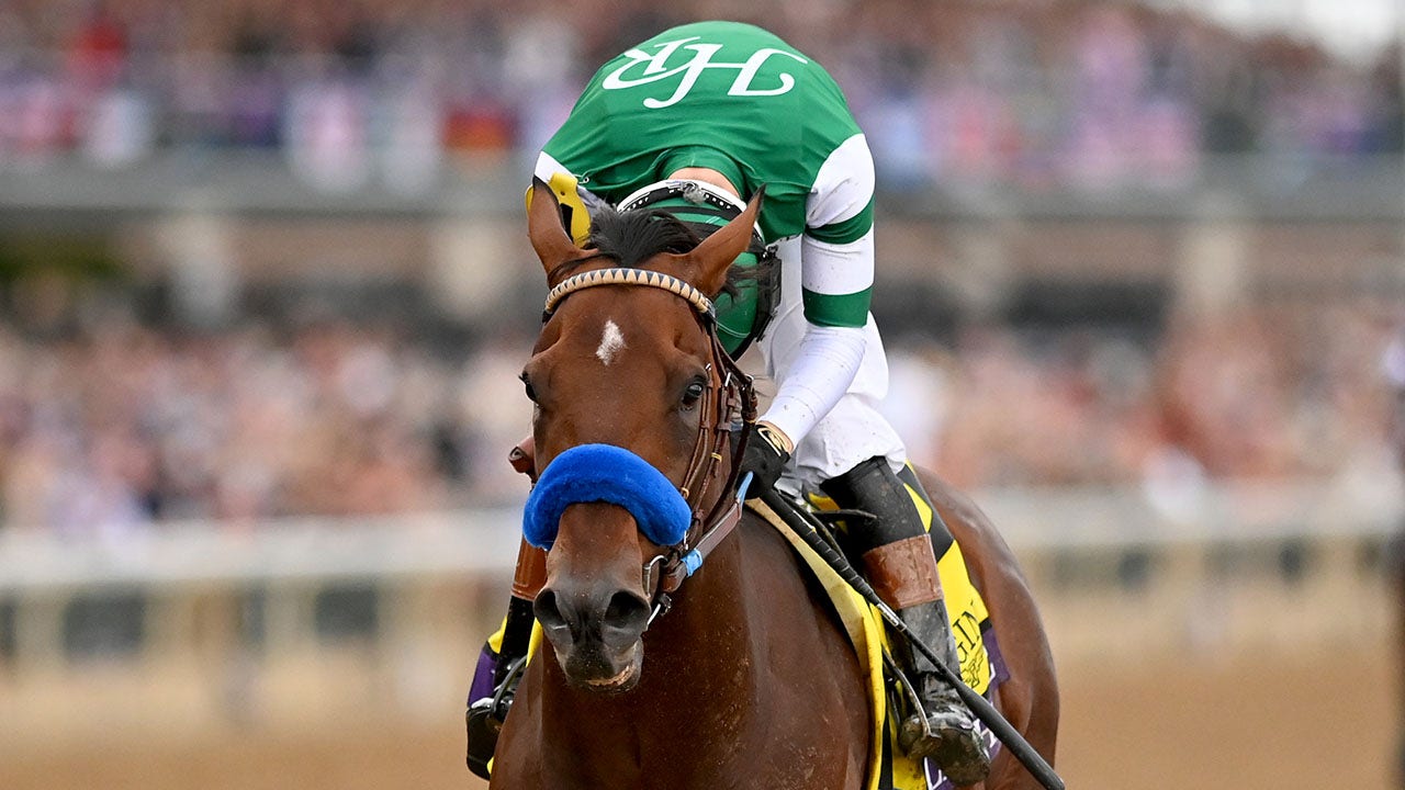 Flightline, who has been compared to Secretariat, takes home Breeders' Cup Classic in likely last race