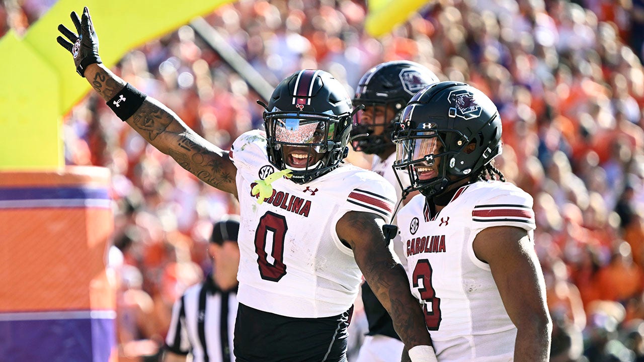 South Carolina upsets No. 8 Clemson, all but ending Tigers' CFP hopes