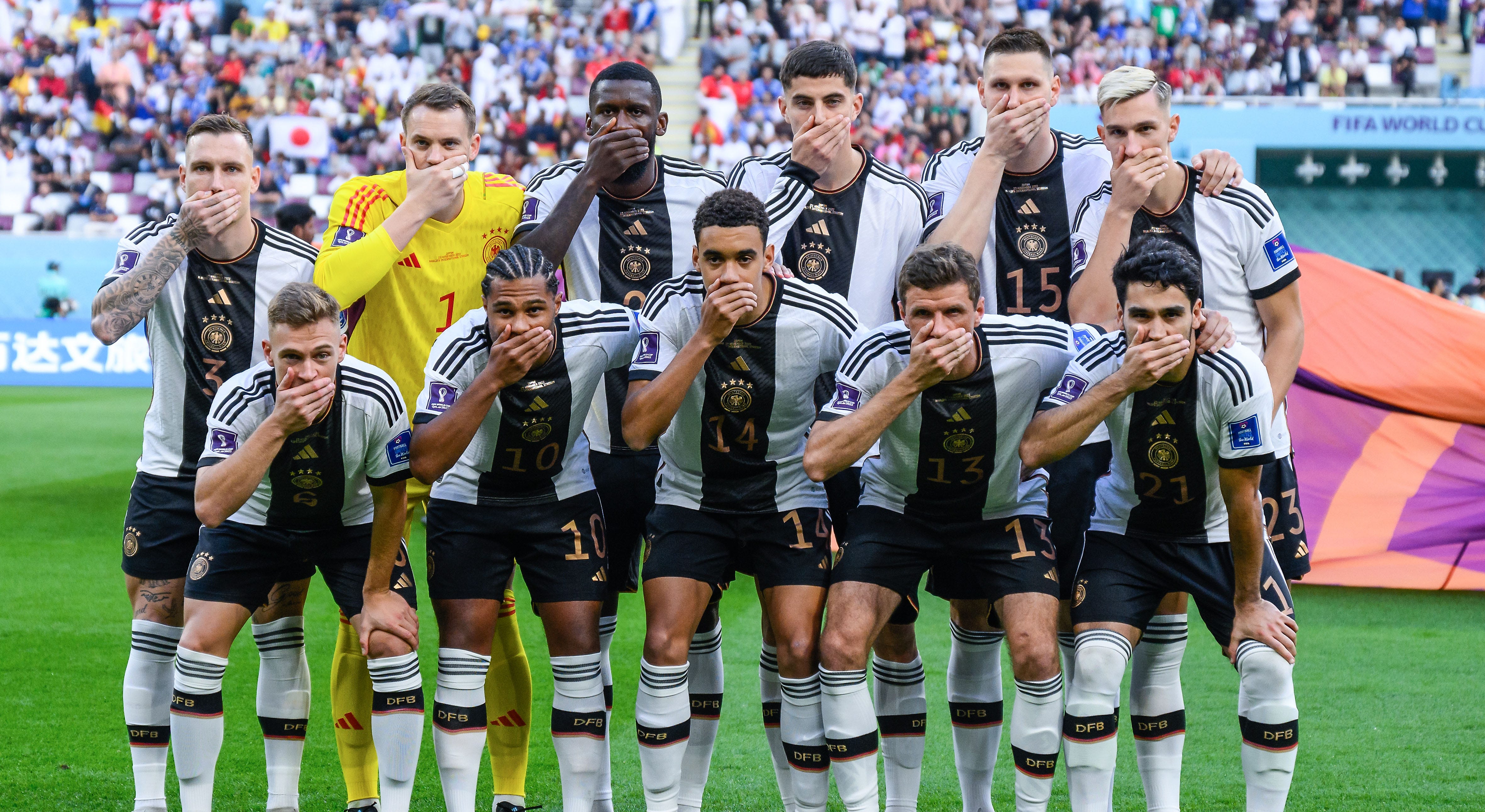 World Cup 2022 Đức đáp trả đe dọa trừng phạt của FIFA bằng bộ ảnh đội