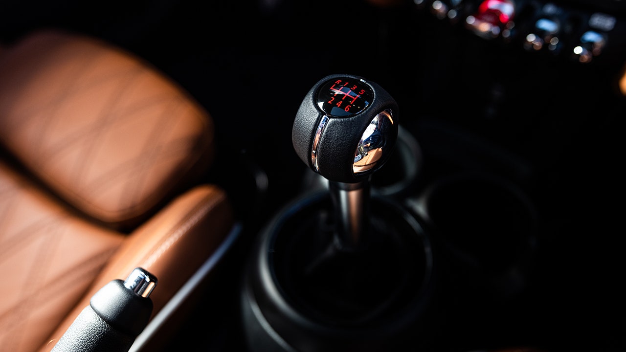 Mini is bringing back stick shifts and will teach you how to use them