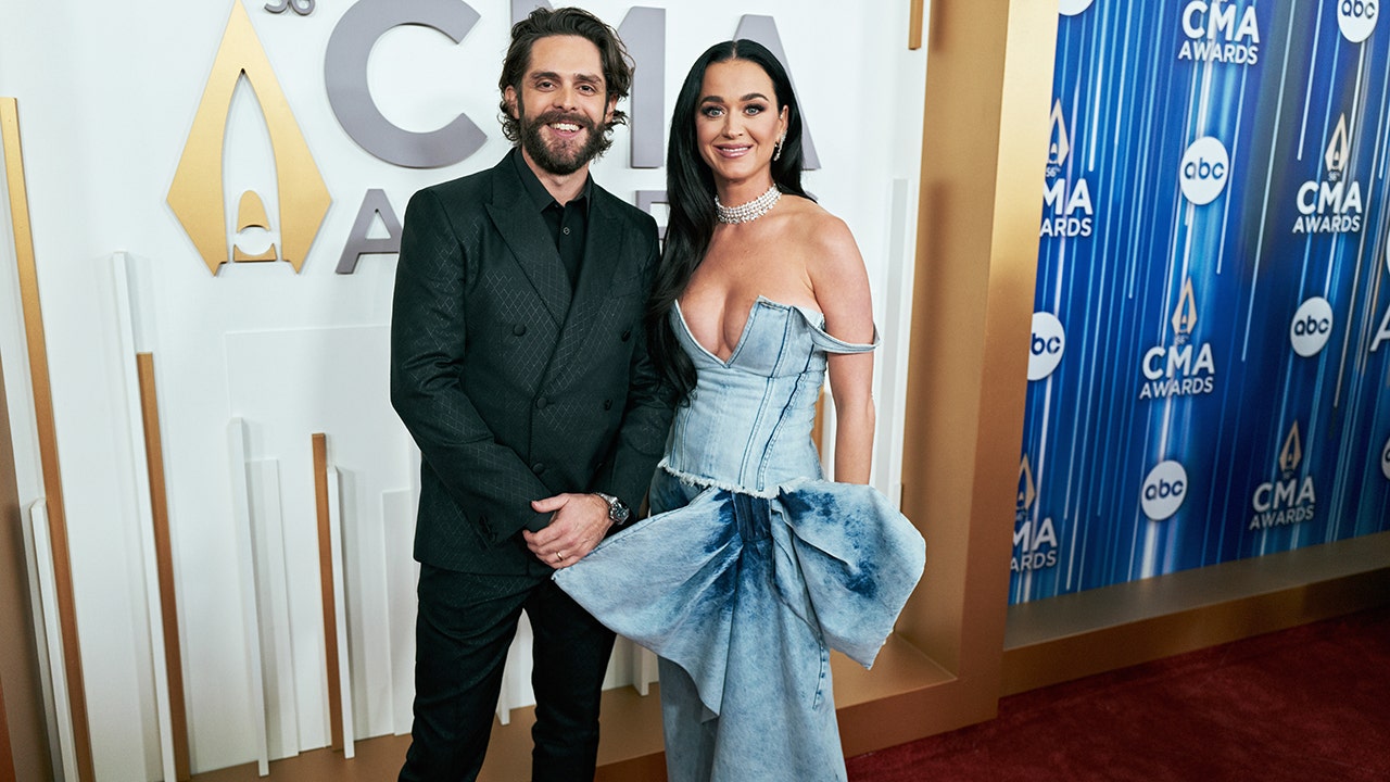 Katy Perry, Thomas Rhett team up for CMAs performance: 'The duo I didn't know I needed'