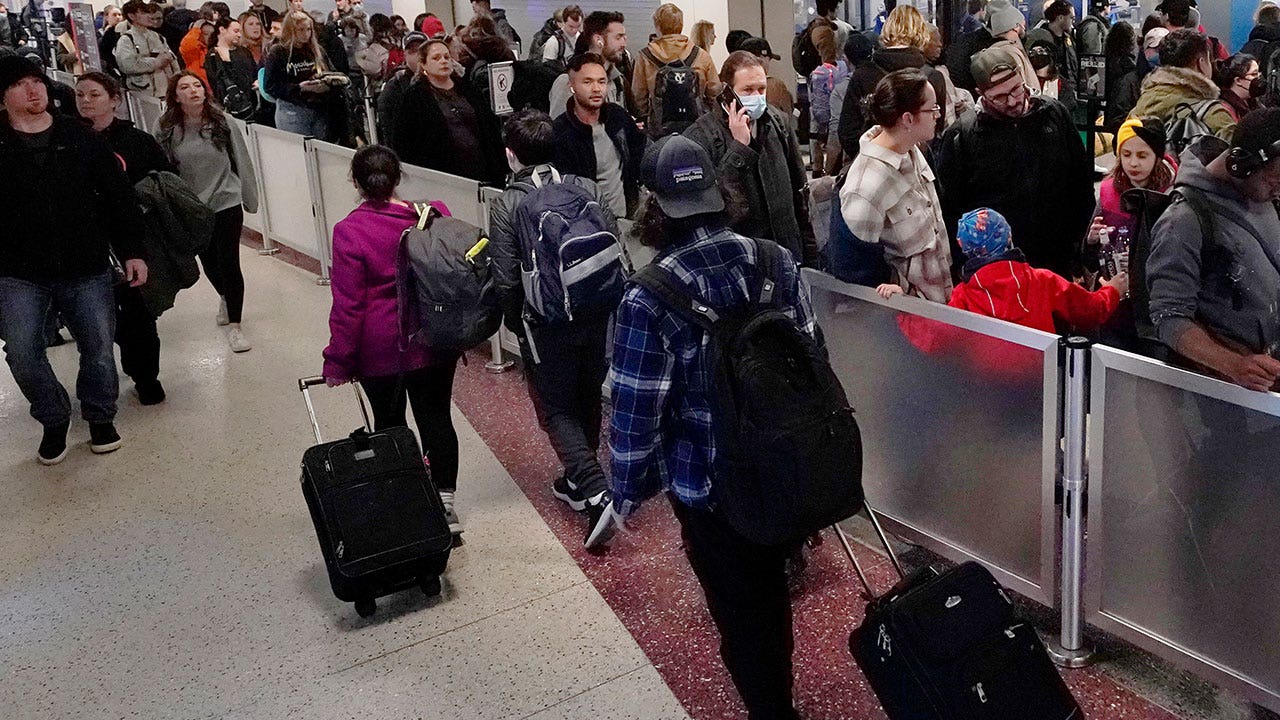 Thanksgiving travel up more than usual amid remote work flexibility