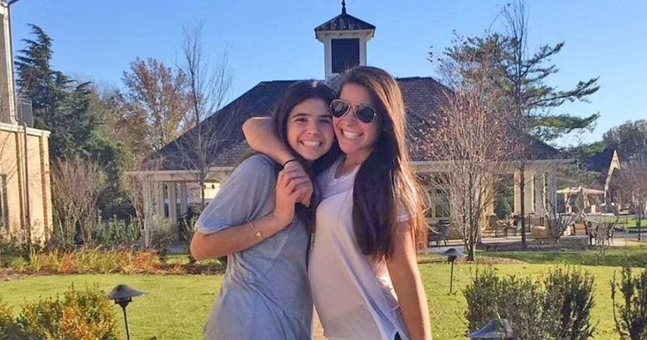 News :Hamptons house where vacationing sisters died in overnight fire misrepresented on rental site: lawsuit