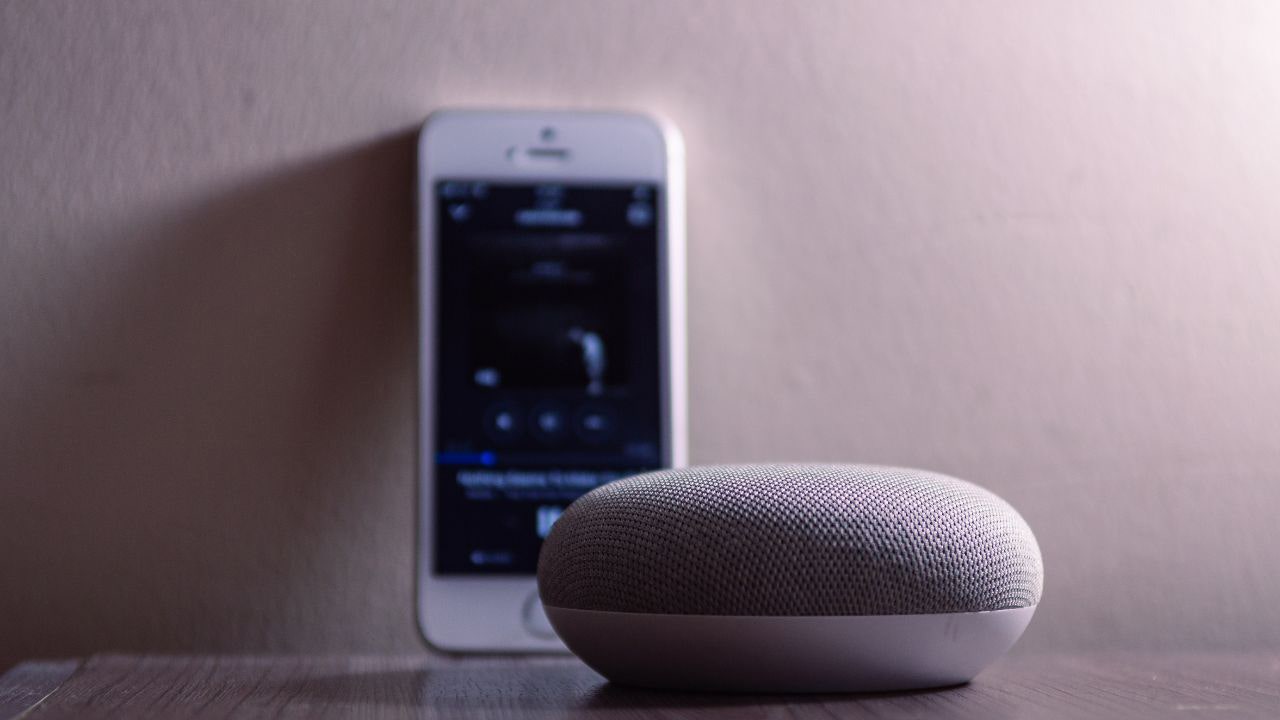 Google mini home store compatible with iphone