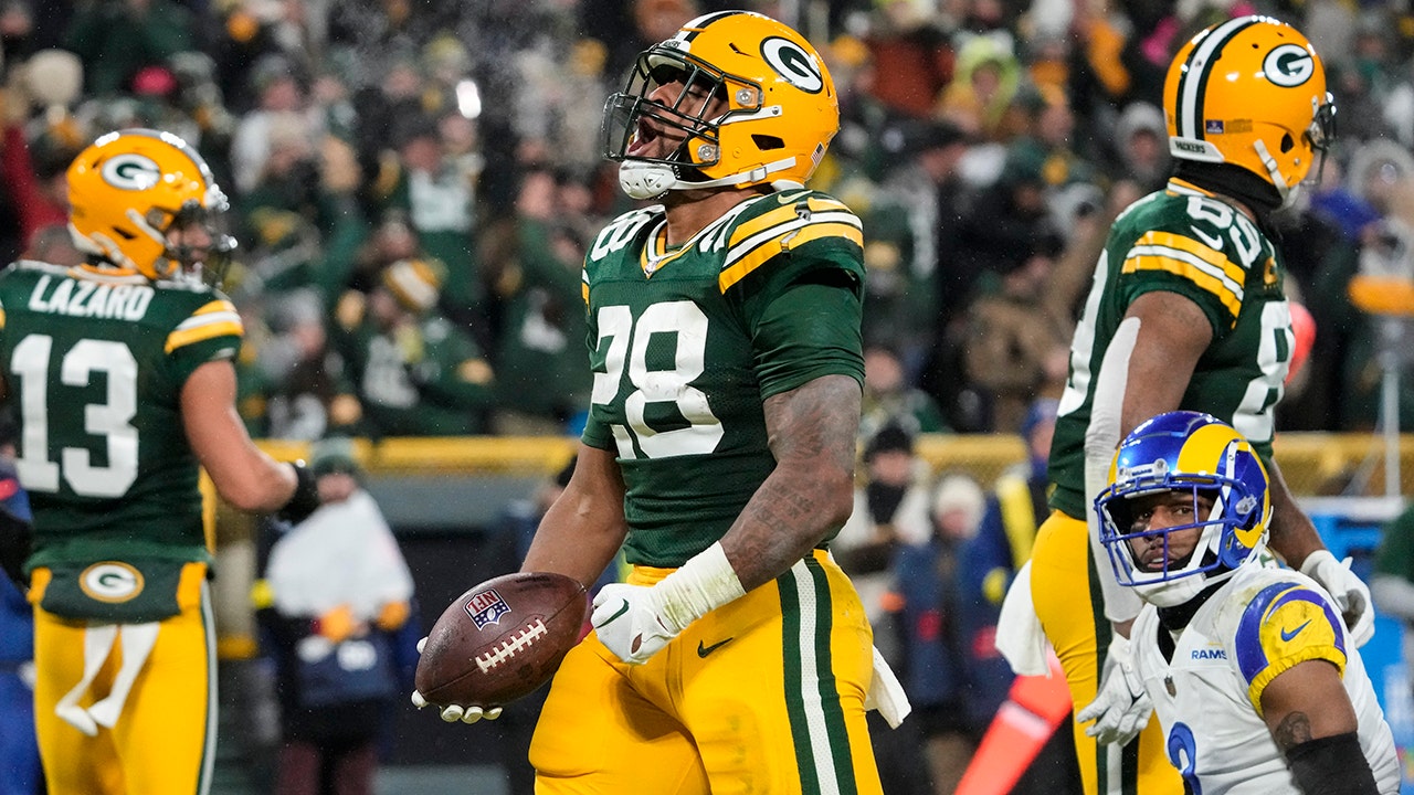 Packers’ AJ Dillon rushes for two touchdowns as Green Bay looks to sneak into postseason