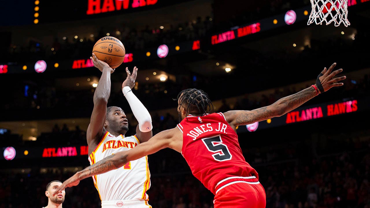 Hawks’ AJ Griffin delivers buzzer-beater with 0.5 seconds left to stun Bulls