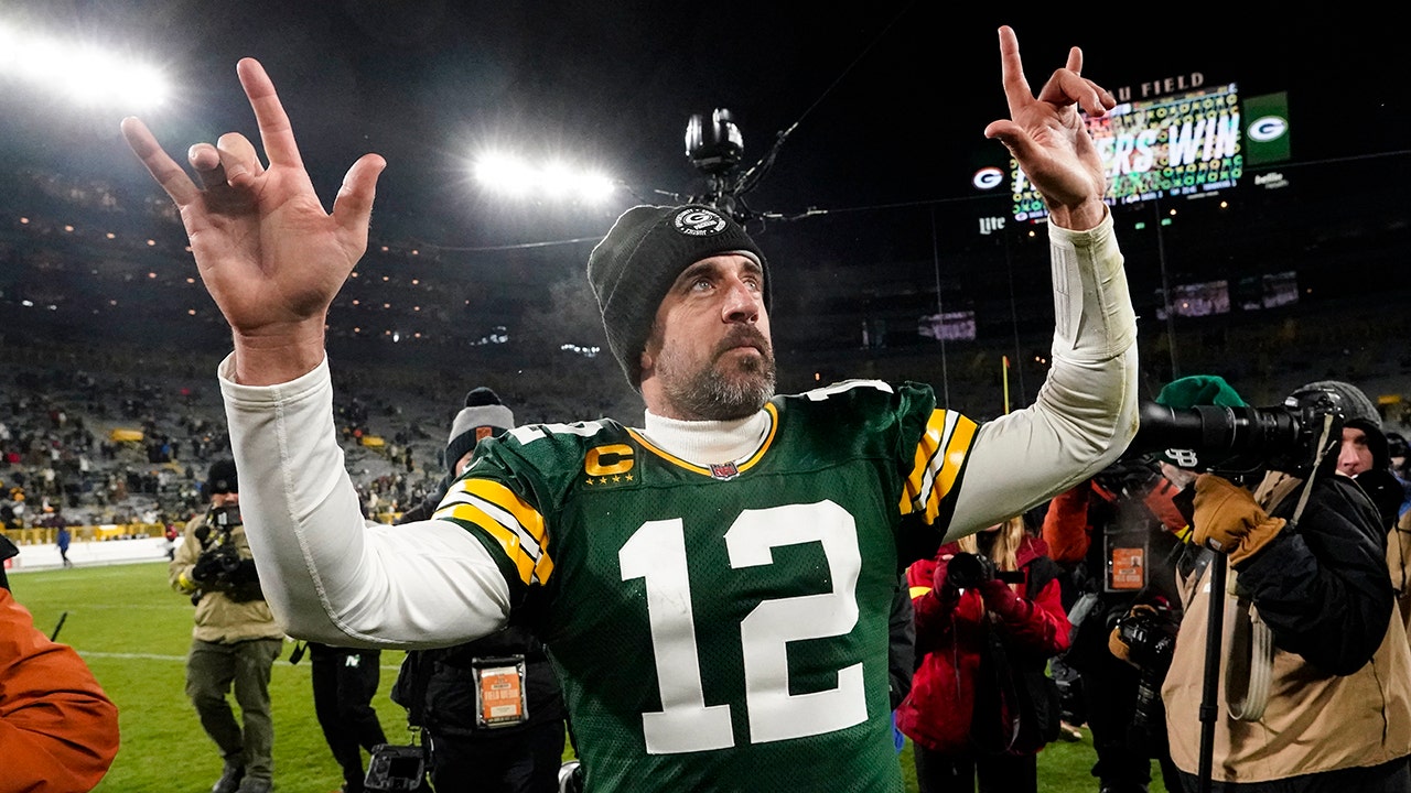 Green Bay Packers' Aaron Rodgers emerges from 'darkness retreat