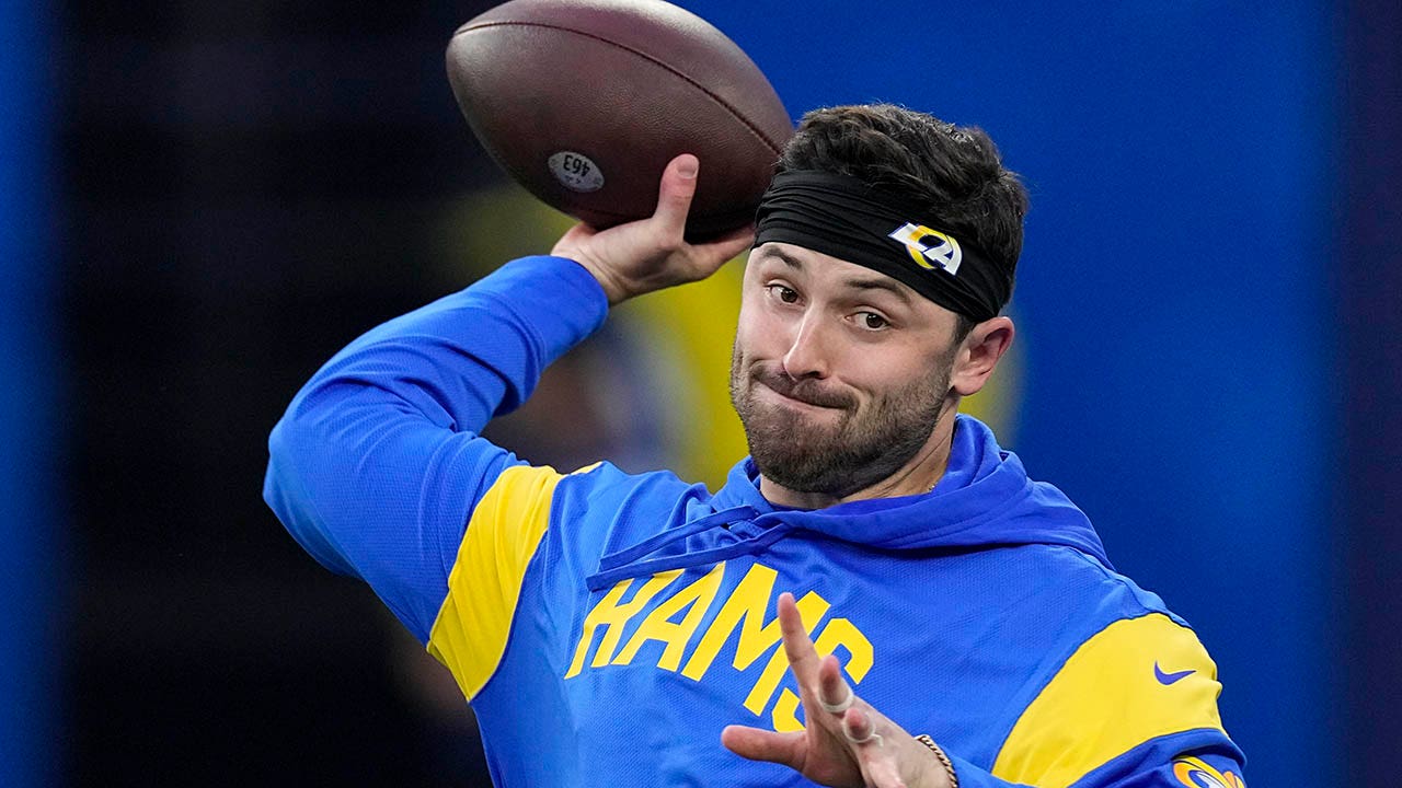 Baker Mayfield headbutts teammate after leading Rams on go-ahead TD drive