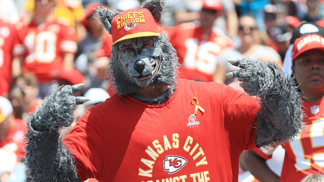Chiefs superfan placed on Kansas City's most wanted list after alleged bank robbery, ankle monitor removal