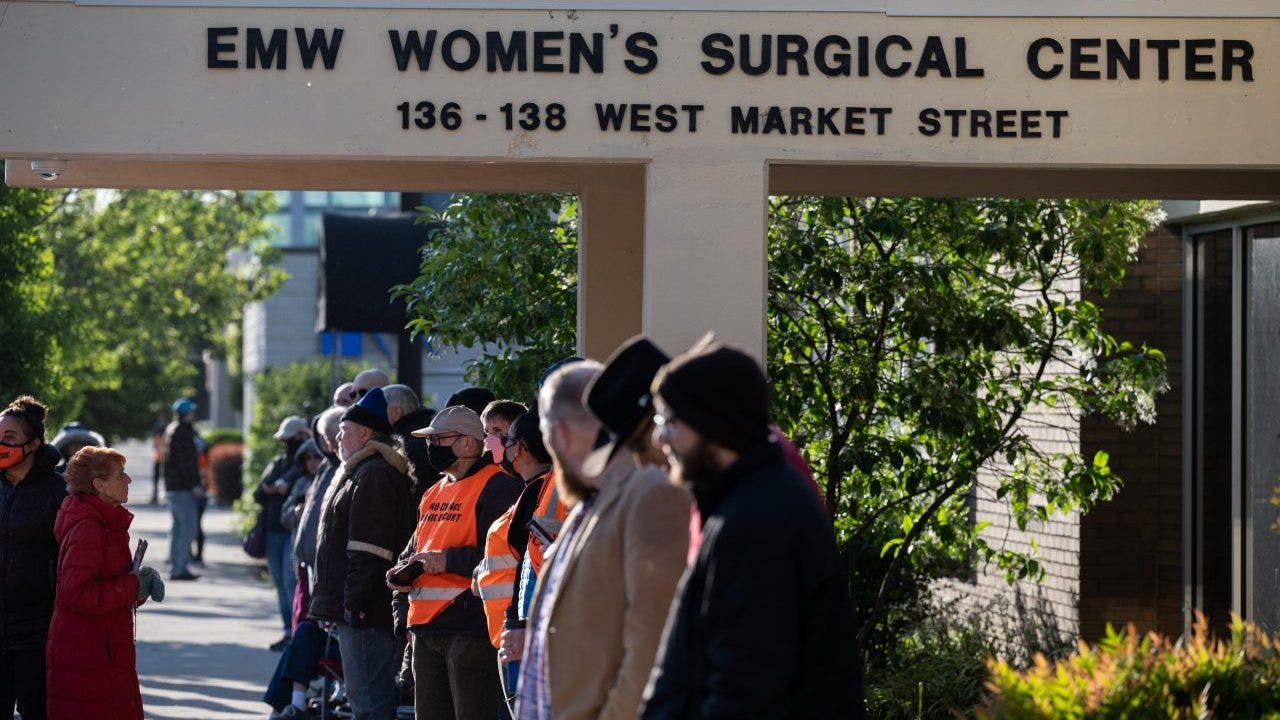 Louisville abortion clinic buffer zone infringes on First Amendment rights, appeals court finds