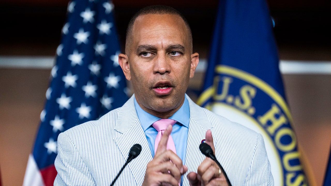 Hakeem Jeffries gives Biden pass over mishandling of classified docs: 'Not intentional'