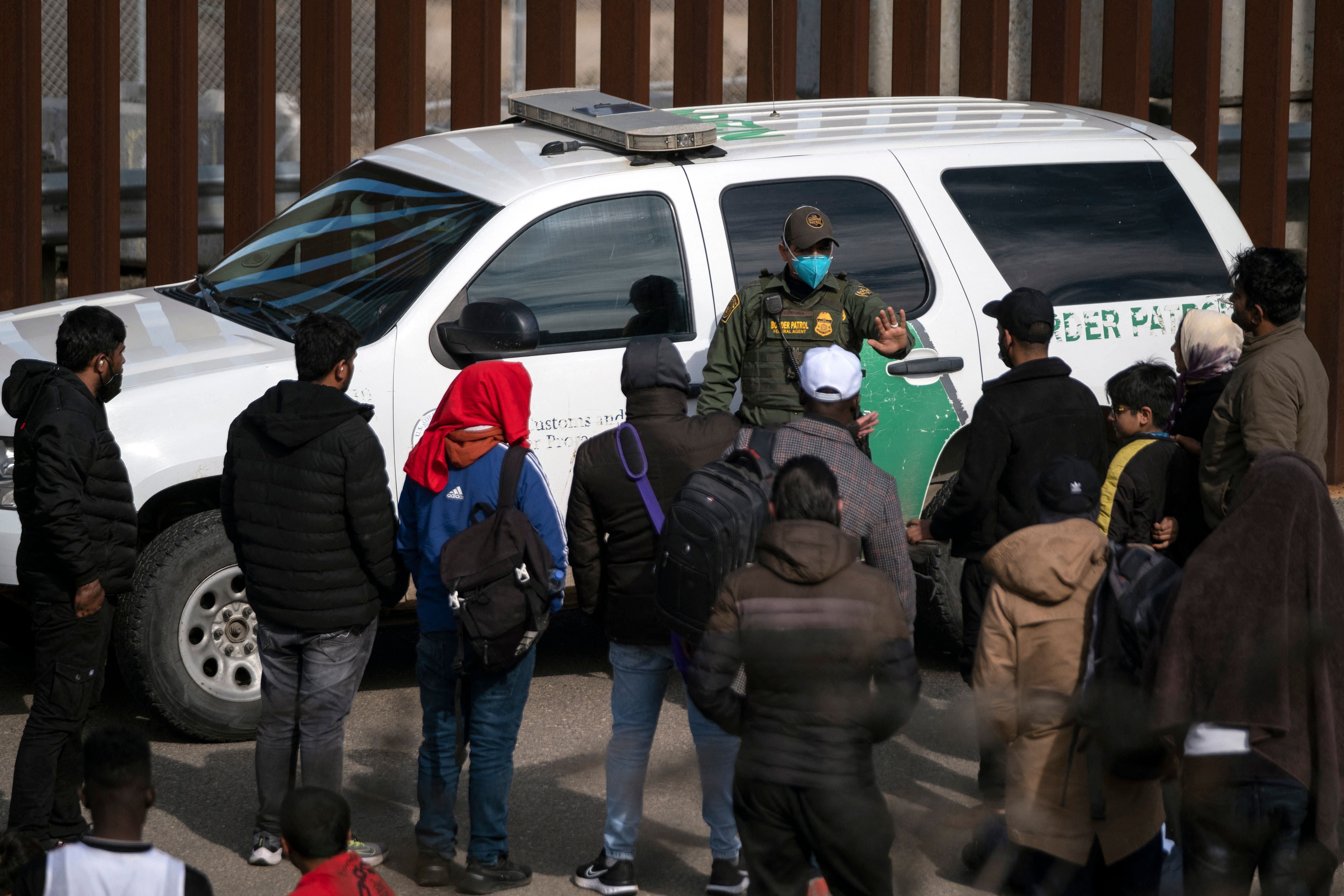 New Mexico border agent shot by suspected smuggler, multiple arrested