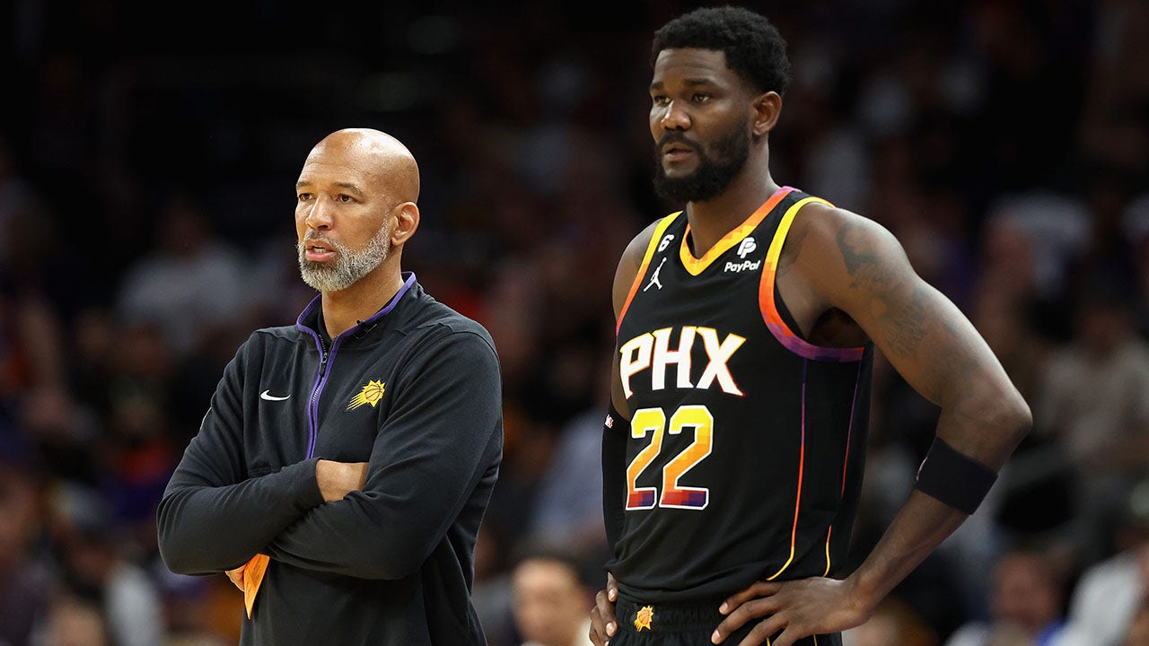 Deandre Ayton, Suns coach exchange words in heated moment on bench during  loss to Wizards | Fox News