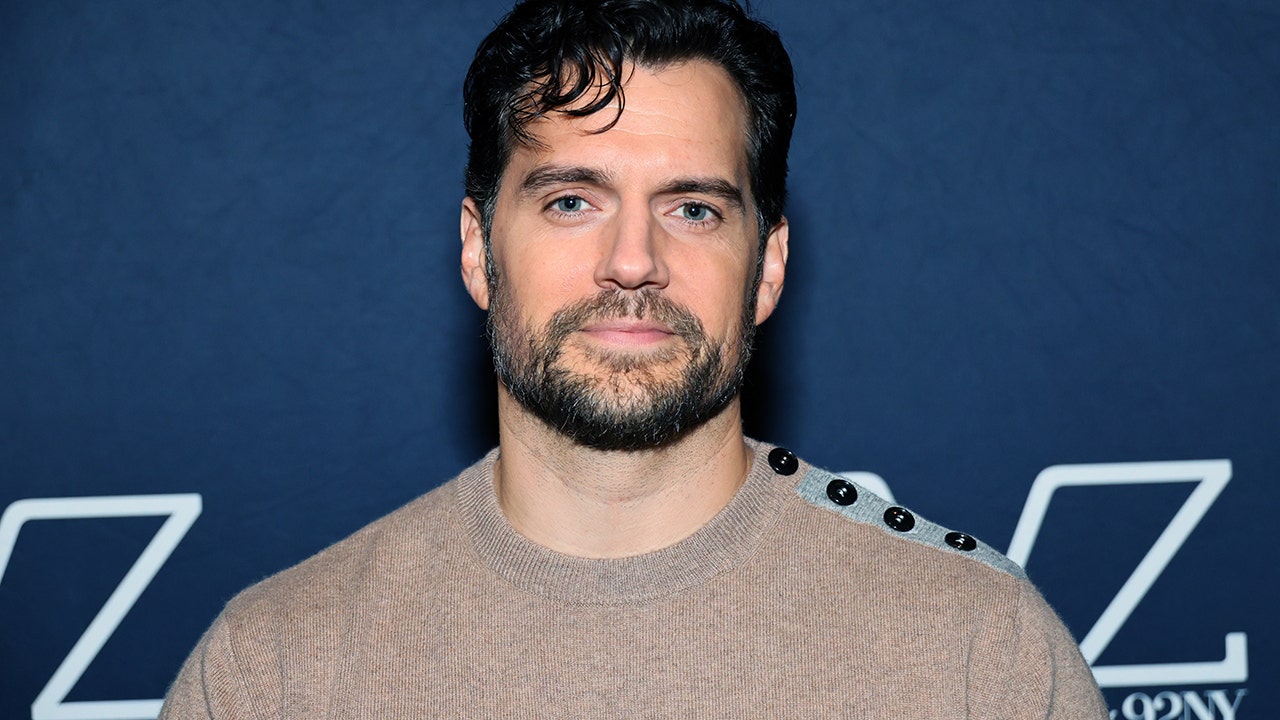 Henry Cavill to Star in Warhammer 40,000 from  Studios