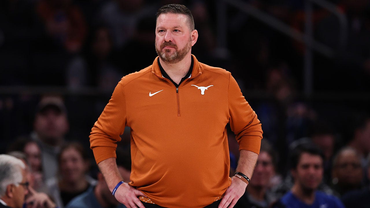 Texas men’s basketball coach Chris Beard allegedly ‘choked’ fiancée during physical altercation: report