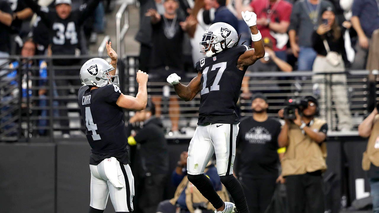 Davante Adams posts message of support for Derek Carr after late-season benching: ‘The reason I’m a Raider’