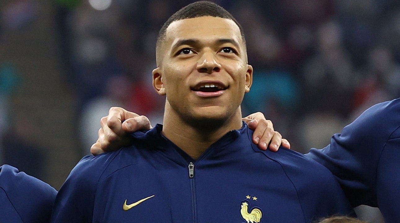 Kylian Mbappe sings the national anthem