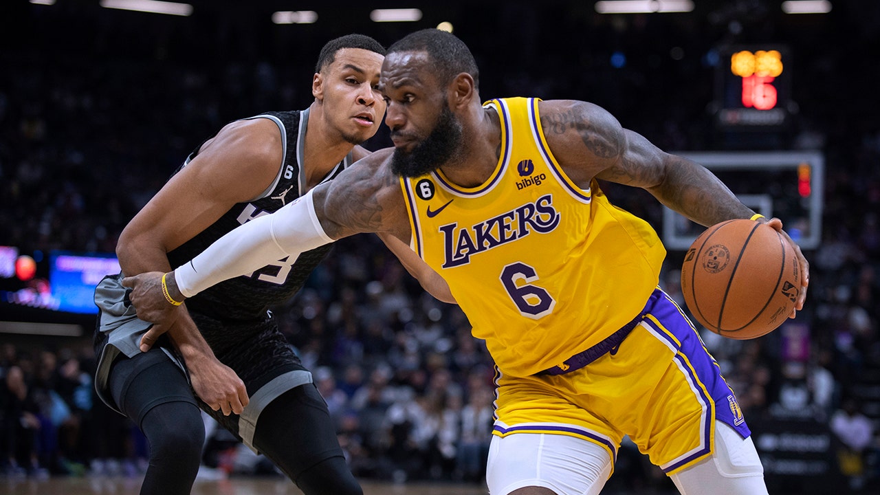 LeBron James faces jeers for bizarre photo edit as Lakers lose to Kings