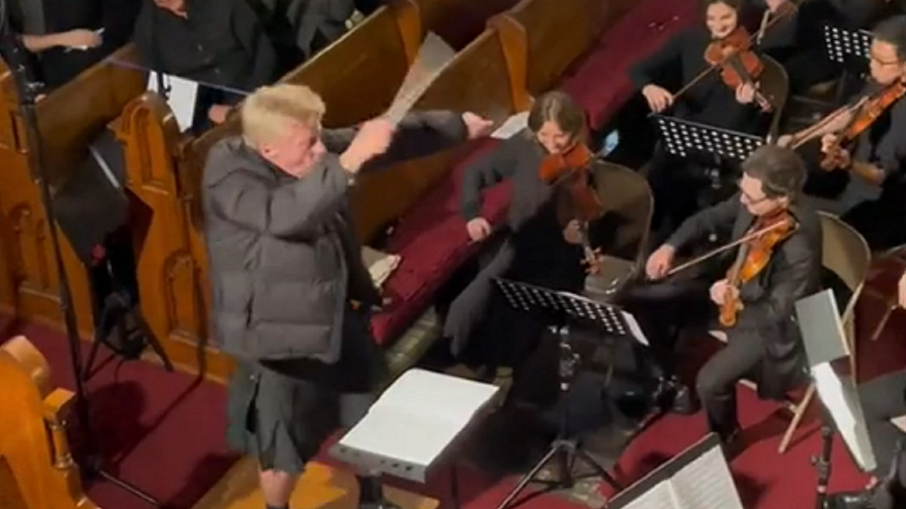 NYC guest orchestra conductor goes viral for energetic 'Sleigh Ride' performance