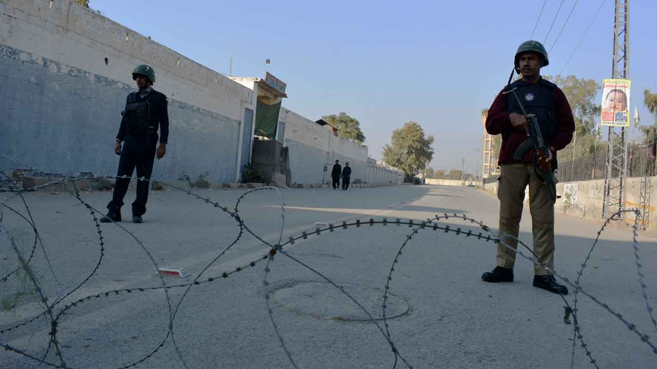 Pakistan's special forces raid police center to free hostages, kill 33 Pakistani Taliban militants