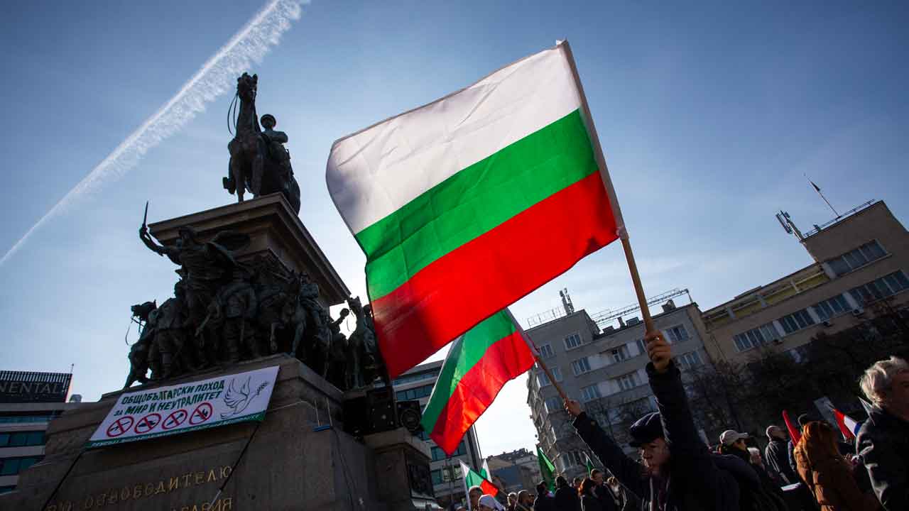 Bulgarian lawmakers approve military assistance package to Ukraine
