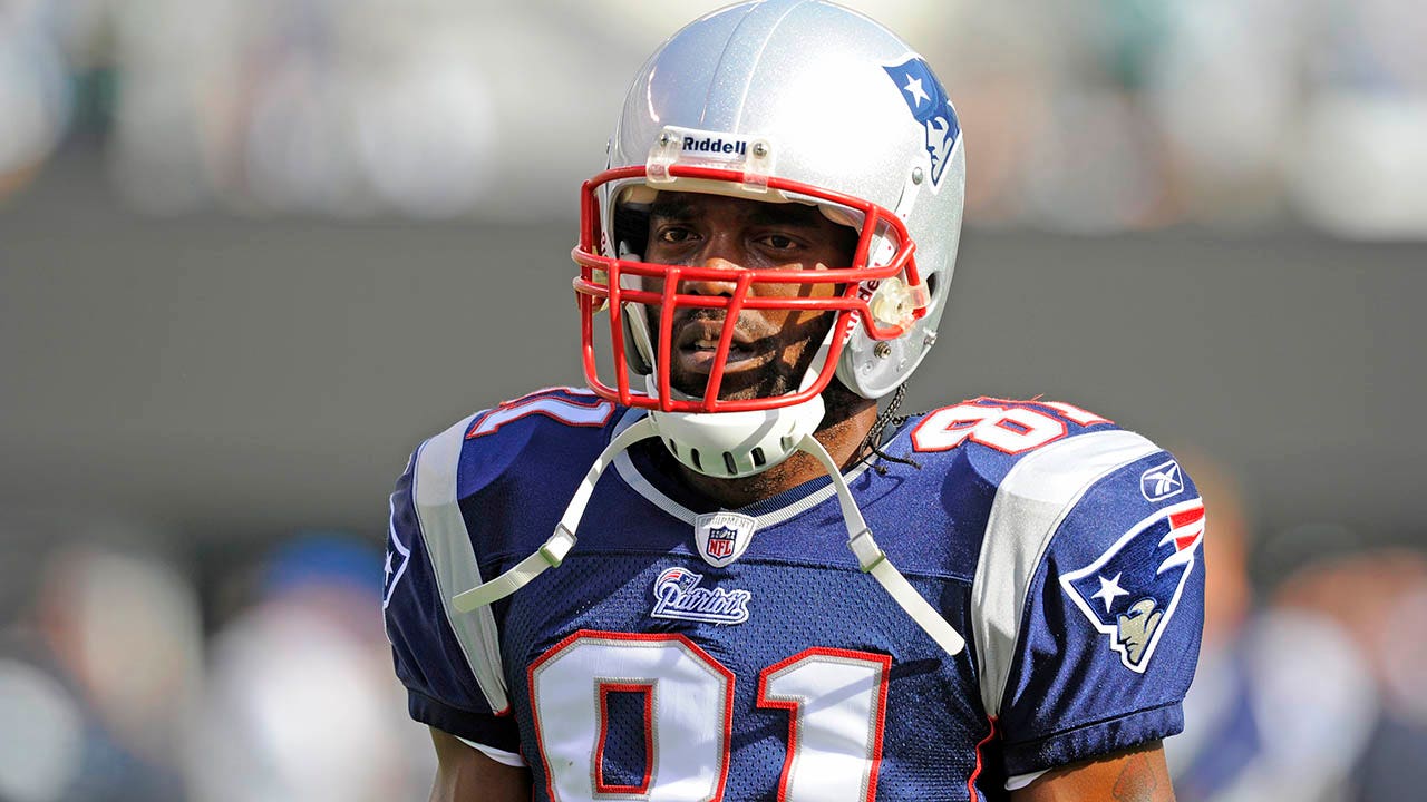 Tom Brady's pregame pass to Randy Moss was just like old times