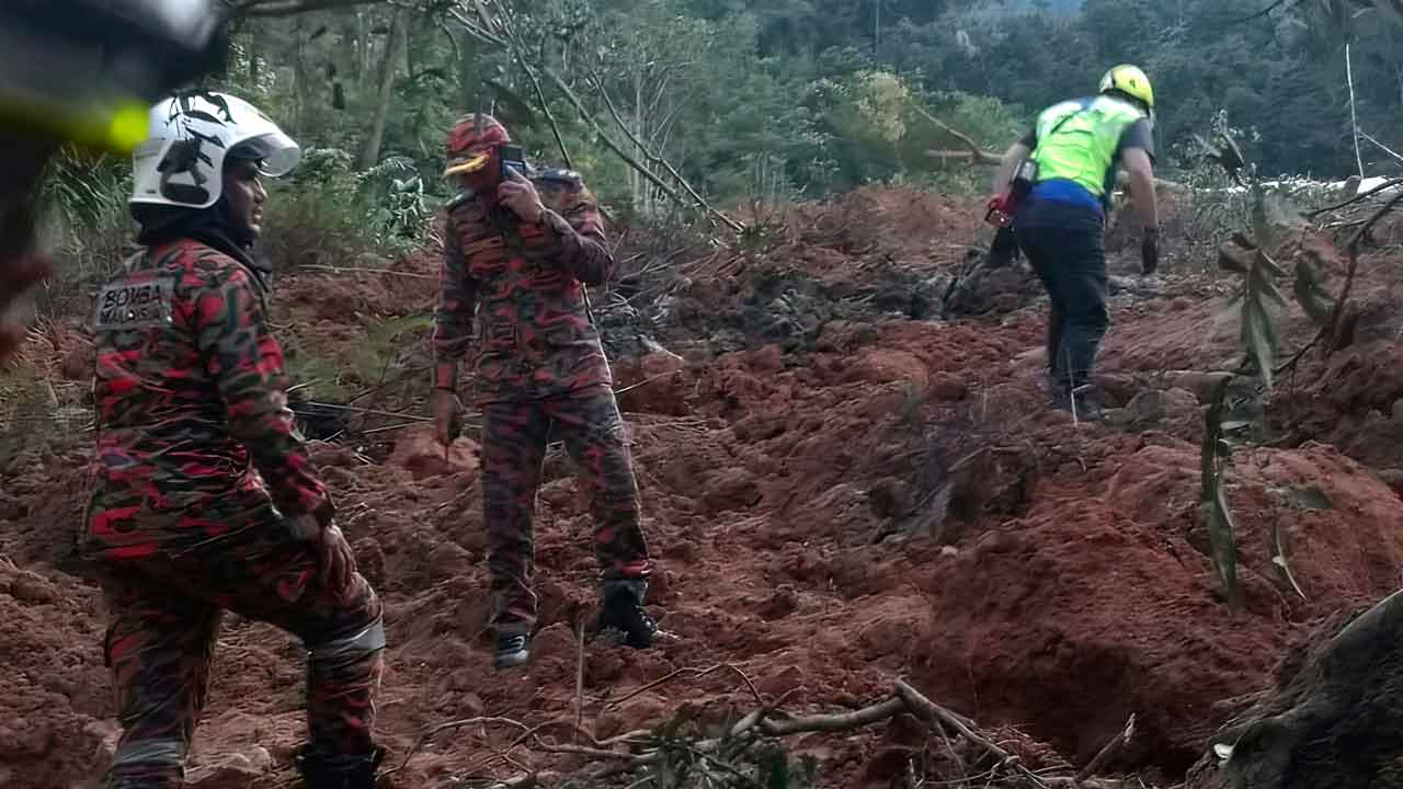 Malaysian landslide kills 18 at campground, rescuers search for 15 others