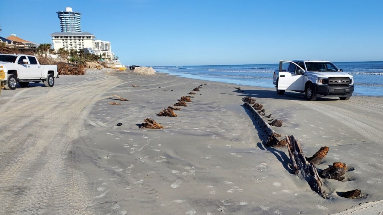 News :Florida beach mystery: Debris found on shore after hurricane