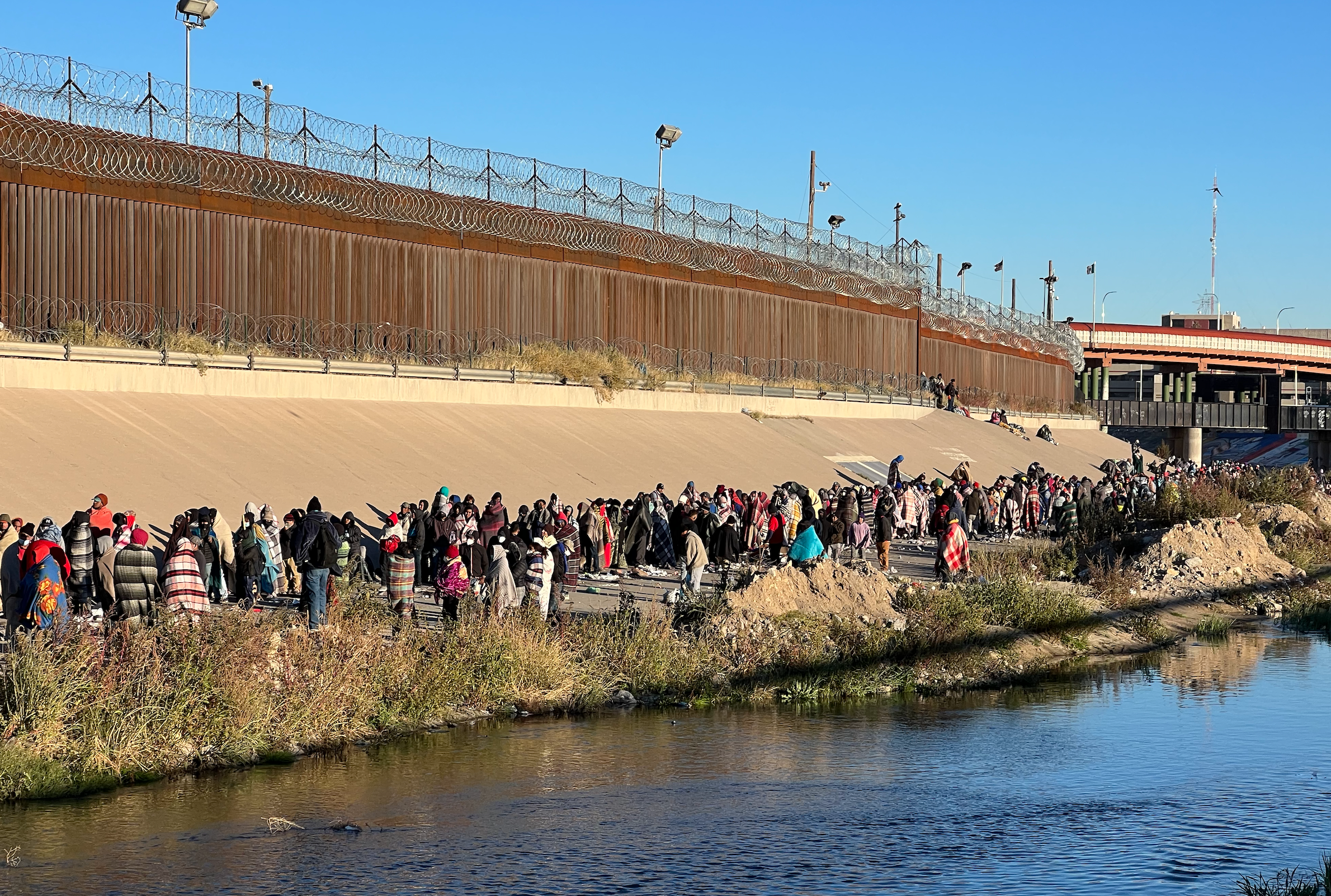 Pohraniční agenti potvrdili, že pod Bidenovou správou je „na útěku“ 1,2 milionu imigrantů