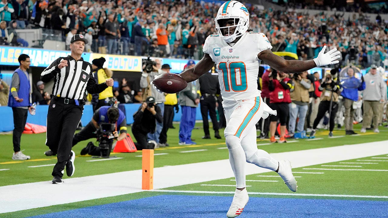 Tyreek Hill to face his former team as NFL selects Dolphins-Chiefs for  Germany matchup